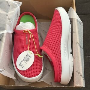 NIB OOFOS Women’s Oocoozie Sport Mule Size 10 Neon Berry